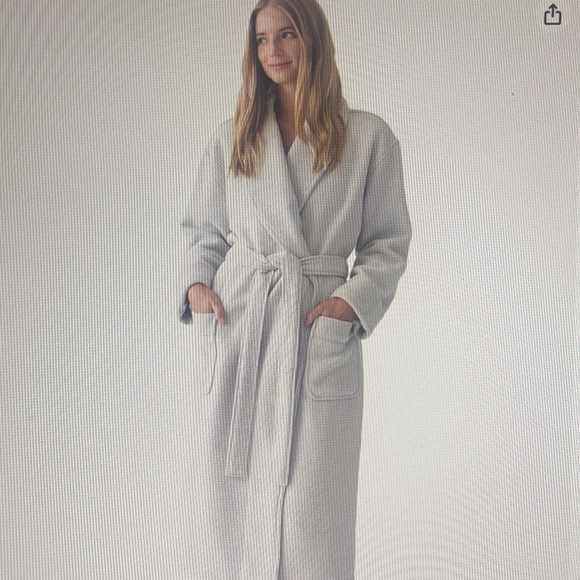 NWT Cozy Earth Waffle Bath Robe. Size Medium. Unisex